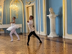 Die Tänzer und Tänzerinnen im Blauen Saal in Sondershausen (Foto: Tanzstudio Radeva) Die Tänzer und Tänzerinnen im Blauen Saal in Sondershausen (Foto: Tanzstudio Radeva)