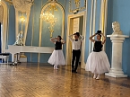 Die Tänzer und Tänzerinnen im Blauen Saal in Sondershausen (Foto: Tanzstudio Radeva) Die Tänzer und Tänzerinnen im Blauen Saal in Sondershausen (Foto: Tanzstudio Radeva)