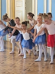 Die Tänzer und Tänzerinnen im Blauen Saal in Sondershausen (Foto: Tanzstudio Radeva) Die Tänzer und Tänzerinnen im Blauen Saal in Sondershausen (Foto: Tanzstudio Radeva)