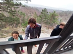 Fr&uuml;hjahrsputz auf der Hornungsh&ouml;he. Alle sind mit gro&szlig;em Engagement dabei (Foto: Peter Ke&szlig;ler)