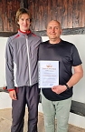 DLRG Ehrenurkunde Verdienstzeichen in Bronze f&uuml;r Steffen Siegmann (re.) (Foto: Peter Ke&szlig;ler)