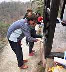 Fr&uuml;hjahrsputz auf der Hornungsh&ouml;he. Viele H&auml;nde bereiteten ein schnelles "Putzende" (Foto: Peter Ke&szlig;ler)