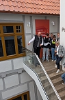 B&uuml;rgermeister Steffen Grimm f&uuml;hrte die Sch&uuml;ler durch das Sondersh&auml;user Rathaus (Foto: Janine Skara)