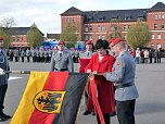 Fahnenband verliehen (Foto: Karl-Heinz Herrmann)