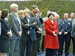 Fahnenband verliehen (Foto: Karl-Heinz Herrmann)