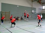 Volleyballer unter sich (Foto: Karl-Heinz Herrmann)