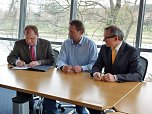 Konzessionsvertrag unterzeichnet (Foto: Karl-Heinz Herrmann) Konzessionsvertrag unterzeichnet (Foto: Karl-Heinz Herrmann)