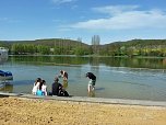 Fr&ouml;hlich angebadet (Foto: Karl-Heinz Herrmann)