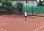Tennisnachwuchs kämpft (Foto: Karl-Heinz Herrmann) Tennisnachwuchs kämpft (Foto: Karl-Heinz Herrmann)