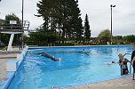 Abbaden im Greußner Freibad (Foto: Andreas Hocke) Abbaden im Greußner Freibad (Foto: Andreas Hocke)