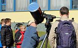 Ansturm an den Fernrohren (Foto: Karl-Heinz Herrmann)