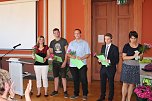 Feierlich Zeugnisse erhalten (Foto: Karl-Heinz Herrmann)
