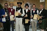 Die Weltmeister der Kategorie Schnauzbärte (vlnr.): Daniel Lawlor, Jonny King, Jaromi Zsolt, Patrick Fette, Jackie Lynn und Wolfgang Schneider. (Foto: Stefanie Reindl) Die Weltmeister der Kategorie Schnauzbärte (vlnr.): Daniel Lawlor, Jonny King, Jaromi Zsolt, Patrick Fette, Jackie Lynn und Wolfgang Schneider. (Foto: Stefanie Reindl)