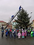 Helbespatzen schm&uuml;ckten den Ebelebener Weihnachtsbaum (Foto: Helbespatzen)