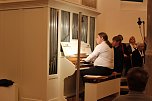 Neue Orgel vorgestellt (Foto: Karl-Heinz Herrmann) Neue Orgel vorgestellt (Foto: Karl-Heinz Herrmann)