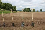 Spatenstich f&uuml;r den Sportplatz (Foto: Karl-Heinz Herrmann)