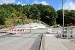 Arbeiten am Bahnübergang (Foto: Karl-Heinz Herrmann) Arbeiten am Bahnübergang (Foto: Karl-Heinz Herrmann)