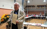 Ehrengabe für Jürgen Hauskeller (Foto: Karl-Heinz Herrmann) Ehrengabe für Jürgen Hauskeller (Foto: Karl-Heinz Herrmann)