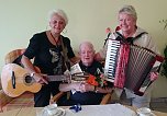 Besonderes Ständchen zum 90. Geburtstag (Foto: Privat) Besonderes Ständchen zum 90. Geburtstag (Foto: Privat)