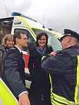 Rettungsfahrzeuge &uuml;bergeben (Foto: Sven Oesterheld)