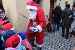 Der Weihnachtsmann kam nach Jechaburg (Foto: Karl-Heinz Herrmann) Der Weihnachtsmann kam nach Jechaburg (Foto: Karl-Heinz Herrmann)
