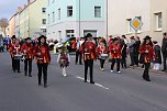 N&auml;rrinnen und Narren zogen durch die Stadt (1)  Beim gr&ouml;&szlig;ten Rosenmontagsumzug im Norden Th&uuml;ringens der heute am Vormittag auf der bekannten Route durch Sondershausen zog, war wie in den letzten Jahren  ein gro&szlig;er Publikumsmagnet...   Die Sondersh&auml;user Narren und Jecken haben auch 2017 den Rosenmontag wieder fr&ouml;hlich und beschwingt mit ihrem Umzug durch die Stadt zu einem H&ouml;hepunkt gemacht und auf (Foto: Karl-Heinz Herrmann)