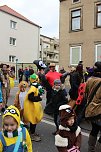 N&auml;rrinnen und Narren ziehen durch die Stadt (2) (Foto: Karl-Heinz Herrmann)