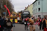 N&auml;rrinnen und Narren ziehen durch die Stadt (2) (Foto: Karl-Heinz Herrmann)