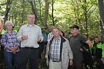 Waldbegehung mit Siegesmund und Kieling (Foto: Karl-Heinz Herrmann) Waldbegehung mit Siegesmund und Kieling (Foto: Karl-Heinz Herrmann)