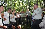 Waldbegehung mit Siegesmund und Kieling (Foto: Karl-Heinz Herrmann) Waldbegehung mit Siegesmund und Kieling (Foto: Karl-Heinz Herrmann)
