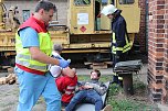 Am Gel&auml;nde des Eisenbahnvereines in der Erfurter Stra&szlig;e / Am Petersenschacht fand am sp&auml;ten Nachmittag eine Rettungsgro&szlig;&uuml;bung statt (<b>Update</b>)...  Die diesj&auml;hrigen Gro&szlig;&uuml;bung fand in der N&auml;he des Hauptbahnhofs in Sondershausen statt. Alle drei Jahr steht so eine Gro&szlig;&uuml;bung auf dem Plan. Waren es beim beim letzten Mal 30 Verletzte in einem Eisenbahnwaggon, waren dieses dieses Mal "nur" acht verl (Foto: Karl-Heinz Herrmann)