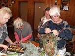 Basteln und Gratulation zur Ehrung mit der Th&uuml;ringer Rose 2017 (Foto: Thomas Leipold)