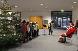 Weihnachtsmann besuchte Sparkasse (Foto: Karl-Heinz Herrmann)