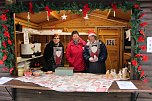 Feuchter Start des Weihnachtsmarkts (Foto: Karl-Heinz Herrmann)