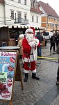 Feuchter Start des Weihnachtsmarkts (Foto: Karl-Heinz Herrmann)