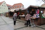 Feuchter Start des Weihnachtsmarkts (Foto: Karl-Heinz Herrmann)