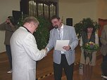 Ehrengabe an Dr. Surup (Foto: Karl-Heinz Herrmann)