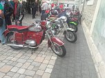 Trotz der wochenlangen Hitze kamen zum diesjährigen Treffen über 100 Besitzer eines Mopeds, Motorrollers, Motorrades oder Dreirades der tschechischen Marken Jawa oder CZ auf das Gelände der Festscheune in Röblingen am See (Sachsen-Anhalt) (Foto: H. Rein) Trotz der wochenlangen Hitze kamen zum diesjährigen Treffen über 100 Besitzer eines Mopeds, Motorrollers, Motorrades oder Dreirades der tschechischen Marken Jawa oder CZ auf das Gelände der Festscheune in Röblingen am See (Sachsen-Anhalt) (Foto: H. Rein)