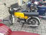 Trotz der wochenlangen Hitze kamen zum diesjährigen Treffen über 100 Besitzer eines Mopeds, Motorrollers, Motorrades oder Dreirades der tschechischen Marken Jawa oder CZ auf das Gelände der Festscheune in Röblingen am See (Sachsen-Anhalt) (Foto: H. Rein) Trotz der wochenlangen Hitze kamen zum diesjährigen Treffen über 100 Besitzer eines Mopeds, Motorrollers, Motorrades oder Dreirades der tschechischen Marken Jawa oder CZ auf das Gelände der Festscheune in Röblingen am See (Sachsen-Anhalt) (Foto: H. Rein)