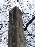 Obelisk im Schlosspark (Foto: Karl-Heinz Herrmann)