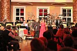 Wieder stehende Ovationen im Achteckhaus (Foto: Karl-Heinz Herrmann) Wieder stehende Ovationen im Achteckhaus (Foto: Karl-Heinz Herrmann)