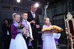 27. Fliederfest eröffnet - Verabschiedung Fliederkönigin (Foto: Karl-Heinz Herrmann) 27. Fliederfest eröffnet - Verabschiedung Fliederkönigin (Foto: Karl-Heinz Herrmann)