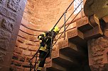Feuerwehrleute stürmen Kyffhäuserdenkmal (Foto: Karl-Heinz Herrmann) Feuerwehrleute stürmen Kyffhäuserdenkmal (Foto: Karl-Heinz Herrmann)