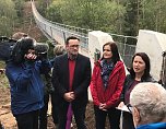 Einweihung Hängeseilbrücke (Foto: Landratsamt Kyffhäuserkreis) Einweihung Hängeseilbrücke (Foto: Landratsamt Kyffhäuserkreis)