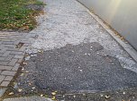 Gehwege und Straßen in der Kritik (Foto: Karl-Heinz Herrmann) Gehwege und Straßen in der Kritik (Foto: Karl-Heinz Herrmann)