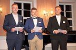Absolventen für ausgezeichnete Ausbildungsergebnisse geehrt (Foto: Karl-Heinz Herrmann) Absolventen für ausgezeichnete Ausbildungsergebnisse geehrt (Foto: Karl-Heinz Herrmann)