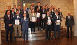Absolventen für ausgezeichnete Ausbildungsergebnisse geehrt (Foto: Karl-Heinz Herrmann) Absolventen für ausgezeichnete Ausbildungsergebnisse geehrt (Foto: Karl-Heinz Herrmann)