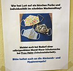 Sch&uuml;ler n&auml;hen im Praxisunterricht Masken (Foto: Karl-Heinz Herrmann)