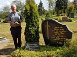 Besuch am Grab des Sondersh&auml;user Chronisten Wilhelm May (Foto: Die Sondersh&auml;user)