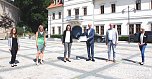 v.l. Julia Pietsch-Regionalmanagement Nordhausen; Nicolle Linke-Regionalmanagement Kyffh&auml;userkreis; Landr&auml;tin v. Sondershausen Antje Hochwind-Schneider; Th&uuml;ringer Wirtschaftsminister Wolfgang Tiefensee; Landrat v. Nordhausen Matthias Jendricke; Rebecca Vangangelt - Landratsamt Unstrut-Hainich-Kreis (Foto: Eva Maria Wiegand)